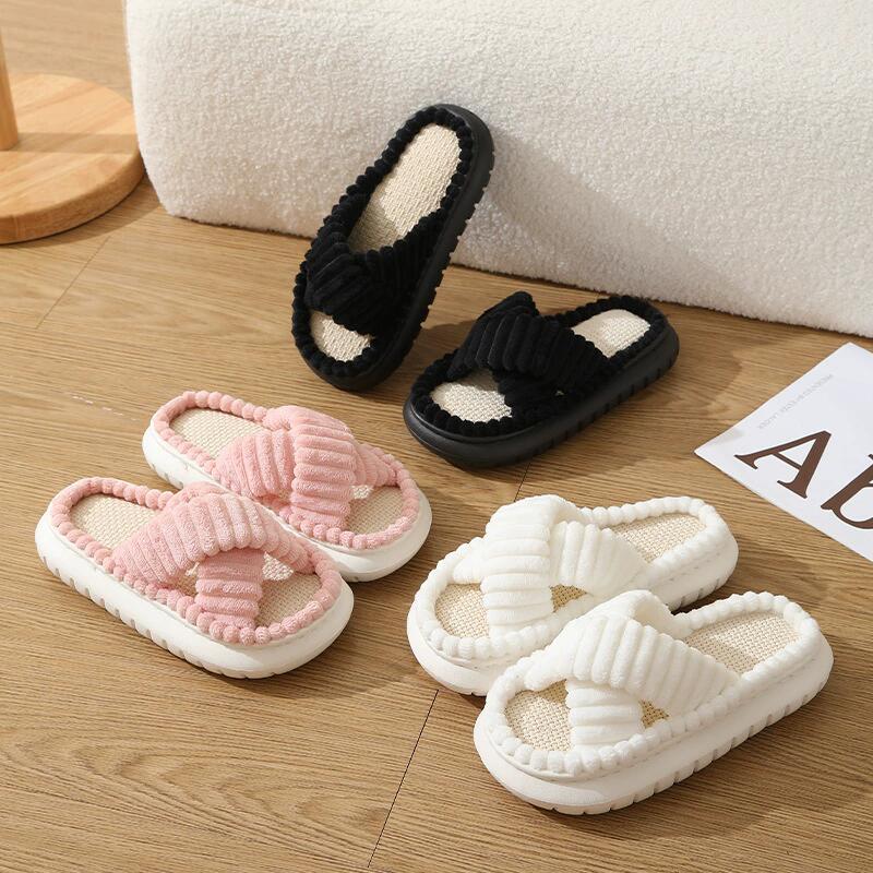 商品情報 素材: EVA素材を採用し、軽量で柔らかく、快適な履き心地を実現 デザイン: クロスデザインのアッパーで通気性が良く、夏春に最適な室内スリッパ 機能性: 滑り止め加工のソールで安全性を確保し、静音設計で快適な歩行をサポート 快適性: クッション性の高いソールで足への負担を軽減し、長時間の使用でも疲れにくい設計 用途: 室内用スリッパとして最適で、来客用としても使える清潔感のあるデザイン