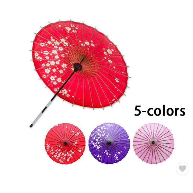 柄:梅柄素材構成:竹+紙サイズ:約84cm×約80cm重さ:約300g傘面は紙素材ですが桐油処理が施してあり、防腐 耐久性 防水性に優れています。コスプレやイベント、仮装パーティー、和服撮影用小物としてもご使用いただけます。店舗の装飾としても存在感のある和傘は雰囲気づくりとしてピッタリです。雨天時も使用可能ですが、使用後は水気を拭き取り日陰干ししてください。職人による手作業で作られますので1本1本の味わいも楽しめます。※荒天時、降雪時のご使用はお控えください。※職人による手作りのためサイズに若干の誤差が生じることがあります。※保管時は風通しの良い暗所に保管してください。※海外製の為、多少の傷や 素材特有の臭いや接着剤等の臭いが残っている場合がございますので、気になるお客様はご購入をお控え下さい。和傘 梅柄 雰囲気を演出 イベントやコ キッズ ベビー マタニティ 早い者勝ち レッド パープル ピンク ブルー グリーン 発熱ソックス【ホワイト】 発熱ソックス【ブラック】 発熱ソックス【レッド】