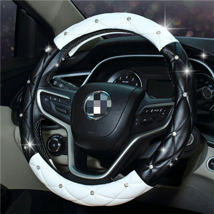 .自動車用 ハンドルカバー は 軽自動車 や 乗用車 に最適 な 38cm サイズ で、キラキラ とした おしゃれ な デザイン と 撥水 機能 を備えています。握りやすく 簡単装着 で 内装用品 として 使いやすい カー用品 です。父の日 の プレゼント にも 喜ばれます。。.自動車用 ハンドルカバー ステアリングカバー 38cm 軽自動車 乗用車 用 可愛い キラキラ 撥水 おしゃれ 握りやすい 簡単装着 内装用品 カー用品 父の日 に対応した車内アクセサリーです。軽自動車 や 乗用車 で使いやすく、握りやすい 仕様で運転時の快適さをサポートします。。指定された配送時間は承っておりません。【】自動車用 ハンドルカバー ステアリング ブラック ピンク レッド ブラック+ホワイト ホワイト+ピンク
