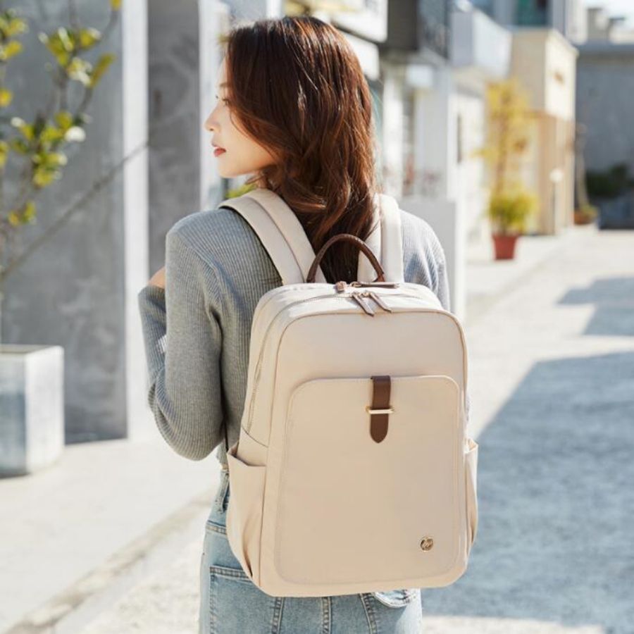 かばん女性用 15.6インチ バッグ ビジネスバッグ レディース リュックサック A4サ...