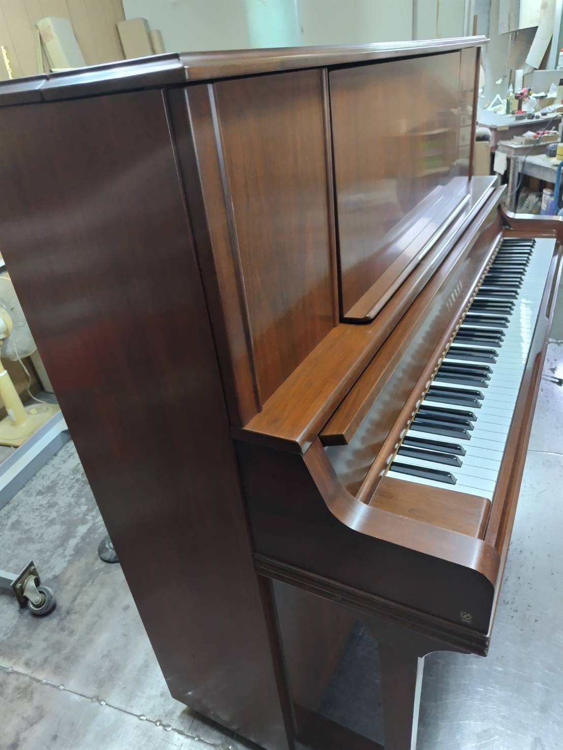 【3年保証】X支柱 ヤマハ UX300Wn 1996年製 木目 ウォルナット 中古ピアノ 1996年製 YAMAHA【新品高低椅子付き】