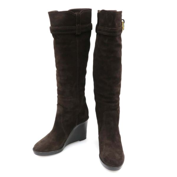 ■詳細情報ブランドフェラガモ商品タイプ靴ランクBサイズ#6 1/2 C色茶性別レディース■当店の程度説明■コメント■採寸＃6 1/2C　日本サイズ:約24cm　筒丈:39cm(ソール除く)　ヒール高さ:9cm　筒まわり:約36cm(内寸)　足首まわり:約31cm(外寸)　甲幅:約7.5cm■素材表記なし■コメントフェラガモからブーツが入荷しました！中がファーになっているので、寒い時期にピッタリなスエードのロングブーツ！ヒールはウエッジソールになっているので歩きやすく、美脚効果もばっちりです☆全体にスエード特有のスレ、ソールややくすみ、スールゴムに若干のスレ、足のサイド部分にやや白いスレキズが見受けられるためBランクでのご紹介となりましたが、目立つダメージや汚れはなく状態良好でキレイめなお品となっております！まだまだ問題なくご着用いただけるお品です◎ :MnLiSc