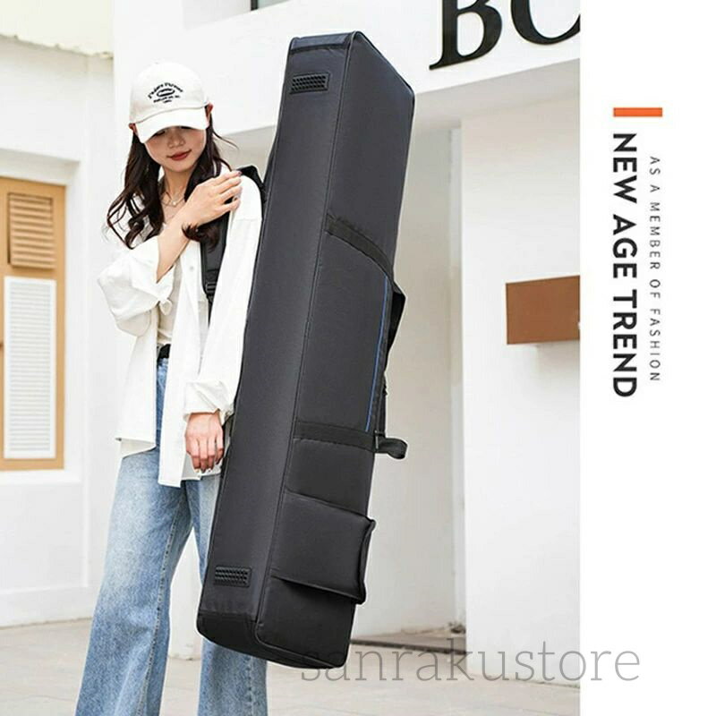 商品情報 商店紹介 【商品特徴】 61鍵電子ピアノにぴったりサイズ キーボードや電子ピアノをすっぽり収納できる専用設計。 高密度600Dオックスフォード生地採用 撥水加工で突然の雨や汚れから楽器を保護。耐久性抜群で長くご使用いただけます。 厚手パールコットン中綿入り 外部からの衝撃や落下の衝撃を吸収し、大切な楽器をしっかりガード。 滑らかな内装生地 鍵盤や本体表面に擦れ傷がつくのを防ぎます。 軽量ショルダータイプ スタジオやライブ会場への移動も楽々。コンパクト設計で収納もラクラク。 マルチポケット付き ケーブルや小物も一緒に収納可能。 【こんな方におすすめ】 ・スタジオや自宅で電子ピアノを使用する方 ・ライブやイベントでキーボードを持ち運ぶ方 ・楽器を傷や衝撃から守りたい方 【仕様】 ・対応サイズ：61鍵/88鍵電子ピアノ用 ・材質：600Dオックスフォード生地（撥水加工）、パールコットン中綿 ・カラー：ブラック 大切な電子ピアノを安全に持ち運びたい方に最適な収納バッグです！ ※ご注意※ ・実際の商品とは色味が異なる場合がございます。 この機会にぜひご利用ください！ ※仕様は予告なく変更する場合がございます。 ※ 全商品、「離島.一部地域」は別途 送料が掛かります。 ※検品を行っておりますが輸入品のため、多少の傷や汚れ等はご了承下さい 【安心30日保証サービス】 本製品には、ご購入に限り購入日から30日間の返金保証をさせて頂いておりますので安心してお買い求めくださいませ、また本商品のご利用上でご不明な点や問題などが御座いましたら、お気軽にお問い合わせくださいませ、弊社はお客様のご要望に誠意ある対応をさせていただきます。