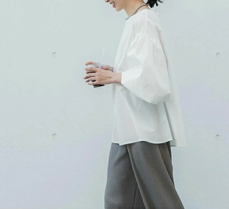 乐天商城 - ブラウス レディース ジャガード 半袖 五分袖 バルーン袖 パフ袖 エンボス 凸凹 膨れ バックリボン リボン ペプラム お洒落 フレア スクエアネック プルオーバー