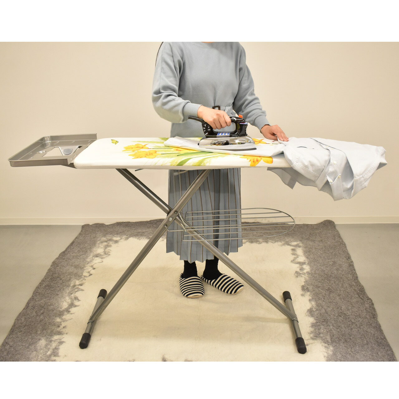 アイロン台 高さ調節 折り畳み アイロンレスト ラック付き スラックス 長い 柄 おしゃれ イタリア 花柄..