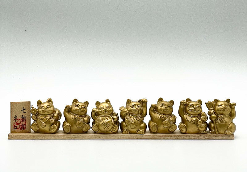 金七福猫　置き物約37x5x6.5cm（WxDxH）七福猫　猫　金　置物　インテリア　小物　開運　金運　運気　グッズ　アイテム