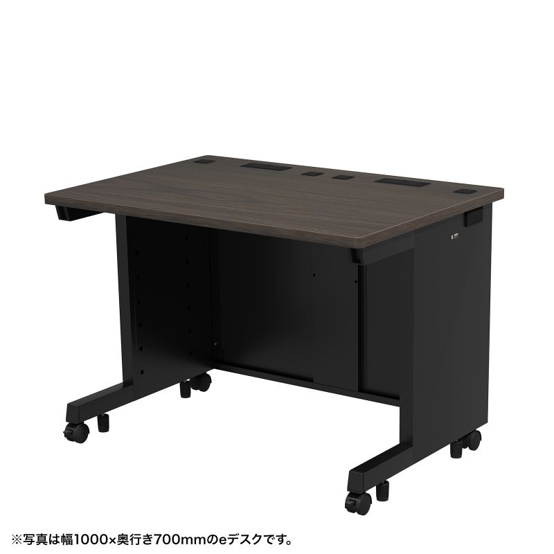 商品詳細環境に配慮し、サイズバリエーションの豊富なデスクシリーズ。（幅1050×奥行き750×高さ700mm・濃い木目）特長●設置場所や設置機器、用途に合わせて150種類のサイズから選べるデスクシリーズです。●幅600から1800mm、奥行500・600から800mmで50mmピッチのサイズバリエーションがあります。高さは700mmと720mmを選べます。●即納または受注後2週間での出荷が可能です。一部の品番は在庫があります。※数量、時期により受注後2週間での出荷ができない場合があります。●レイアウト変更などが行えるようにキャスターが付いています。●天板は低ホルムアルデヒド（F☆☆☆☆）のパーティクルボードを使用しています。●天板エッジにはオレフィン系のソフトエッジを巻いています。●天板表面には滑らかな手触りのメラミン化粧板を使用しています。硬度は7Hです。●総耐荷重180kgです。重量のある機器の設置等も可能です。●バックパネルは下方まで隠れる大型タイプです。セキュリティワイヤーを通すための穴があります。●LAN用横配線口をサイドフレーム後方に装備しています。ケーブルを美しく配線することができます。シャッター式扉付きです。●サブテーブル、中棚、床固定金具、引き出し、キーボードスライダーのオプションを用意しております。●ケーブル収納パネルを加えることでバックパネルを二重構造にでき、ケーブルを隠すことができるようになります。●特注にて幅、奥行き、高さの変更ができ、1台から製作可能です。※幅は最大2400mm、奥行きは最大1400mmまで製作可能です。仕様■天板カラー：濃い木目■フレームカラー：ブラック■キャスター径：50mm■製品サイズ：W1050×D750×H700mm天板サイズ/W1050×D750×t25mm■製品重量：30.8kg■出荷形態：ノックダウン組立式（お客様組み立て）■梱包：3個口/740×800×95mm・14kg1110×810×40mm・15kg965×560×40mm・5.7kg■材質：天板/木製（パーティクルボード）＋メラミン化粧板、フレーム/スチール（メラミン焼付塗装）、キャスター/ナイロン■耐荷重：総耐荷重/180kg天板部均等耐荷重/150kg中心荷重/80kg■アジャスターの有無：あり■キャスターの有無：あり■付属品：キャスター、アジャスター、コードカバー（1個）、ケーブル口、横配線口、セキュリティワイヤー取り付け口表示された検索窓に商品番号を入力してください【 商品番号：ED-SK10575M 】【2024年01月登録】関連キーワード：テーブル 机 つくえ サンワサプライ 4969887386101表示された検索窓に商品番号を入力してください【 商品番号：ED-SK10575M 】※代引きでのお支払いはできません。