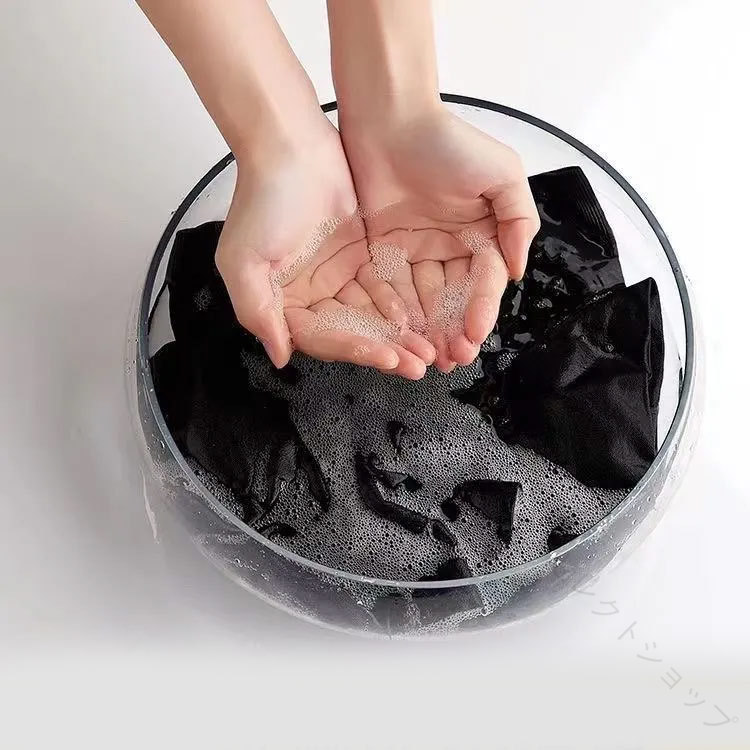 お腹の冷え対策に◎一年中快適にお腹周りを温める腹巻きパンツです！腹部は高伸縮性リブ素材を採用しており、二重加圧によってぽっこりお腹をしっかり引き締めます。ウエストには軟質ボーンが入ってて、腰をしっかりサポートしてくれます。透けるほど薄い生地を採用しており、汗をかいても蒸れず、吸汗性・通気性に優れます。お腹周りをしっかり覆うハイウエストタイプで腹巻のような暖かさでお腹の冷えを防ぎます。ヒップ部はリブ編みを一周させて、ヒップ全体をキュッと持ち上げます。群な伸縮性が魅力、さまざまな体型に良くフィットでき、締め付け感を軽減します。アウターに響かないのも魅力！薄くてぴったりフィットするから、タイトなボトムの時も安心！ サイズ M L XL 2XL 3XL サイズについての説明 M　お勧め体重40-60kgL　お勧め体重60-70kgXL　お勧め体重70-80kg2XL　お勧め体重80-90kg3XL　お勧め体重90-95kg 素材 ポリエステル 色 ブラック2枚 ブラック+肌色 肌色2枚 備考 ●サイズ詳細等の測り方はスタッフ間で統一、徹底はしておりますが、実寸は商品によって若干の誤差(1cm〜3cm )がある場合がございますので、予めご了承ください。 ●商品の色は、撮影時の光や、お客様のモニターの色具合などにより、実際の商品と異なる場合がございます。あらかじめ、ご了承ください。 ●製品によっては、生地の特性上、洗濯時に縮む場合がございますので洗濯時はご注意下さいませ。 ▼色味の強い製品によっては他の衣類などに色移りする場合もございますので、速やかに（脱水、乾燥等）するようにお願いいたします。 ▼生地によっては摩擦や汗、雨などで濡れた時は、他の製品に移染する恐れがございますので、着用の際はご注意下さい。 ▼生地の特性上、やや匂いが強く感じられるものもございます。数日のご使用や陰干しなどで気になる匂いはほとんど感じられなくなります。 【原産国／製造国: 中国】 .腹巻パンツ レディース ハイウエスト 薄手 五分丈 インナー 腹巻き付き オーバーパンツ 補正下着 引き締め スパッツ 2枚セット 太もも 温活 通気性 伸縮性 ヒップアップ 冷え取り 寒さ対策 あったか 送料無料 保温 快適 保湿 軽量 フィット 柔らかい 防寒 秋冬 冬用 冷え性対策 着圧 ストレッチ 冷え対策 冷房対策 室内着 部屋着 敬老の日 プレゼント 女性用 ギフト 贈り物 日常使い。 指定された配送時間は承っておりません。【三和ライフセレクトショップ】