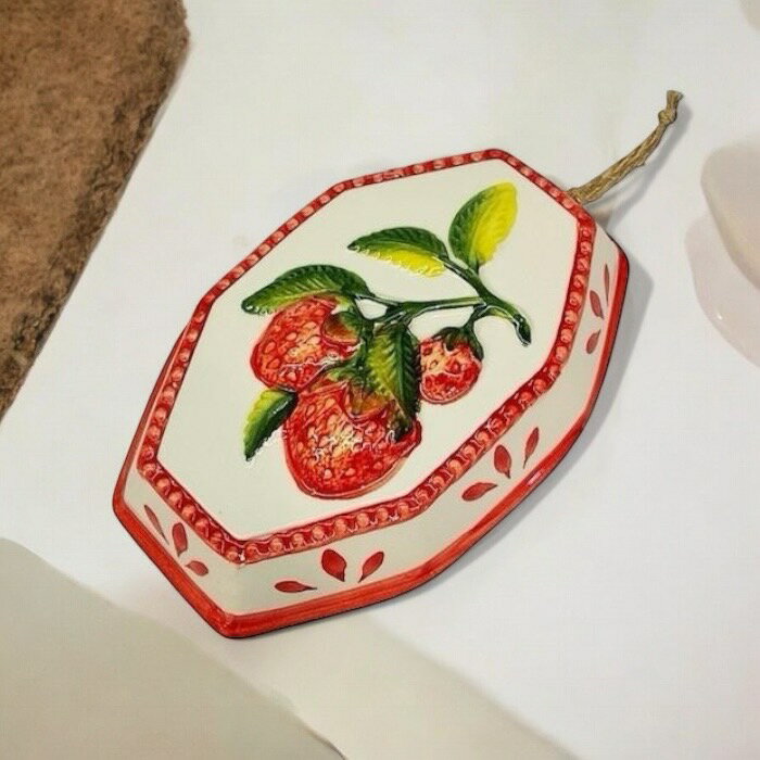 ウォールデコレーション ストロベリー いちご イチゴ 苺 ヨーロッパ製 イタリア製 陶器 壁飾り カラフル かわいい インテリア オブジェ BRE-195L-ST [2]