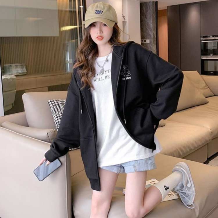 サンウェーブのフード付き カジ LOGO 長袖 オーバーサイズ パーカー おしゃれ ジップアップパーカー 大人可愛 アウター 部屋着 ロング丈 ロゴ｜アングル3