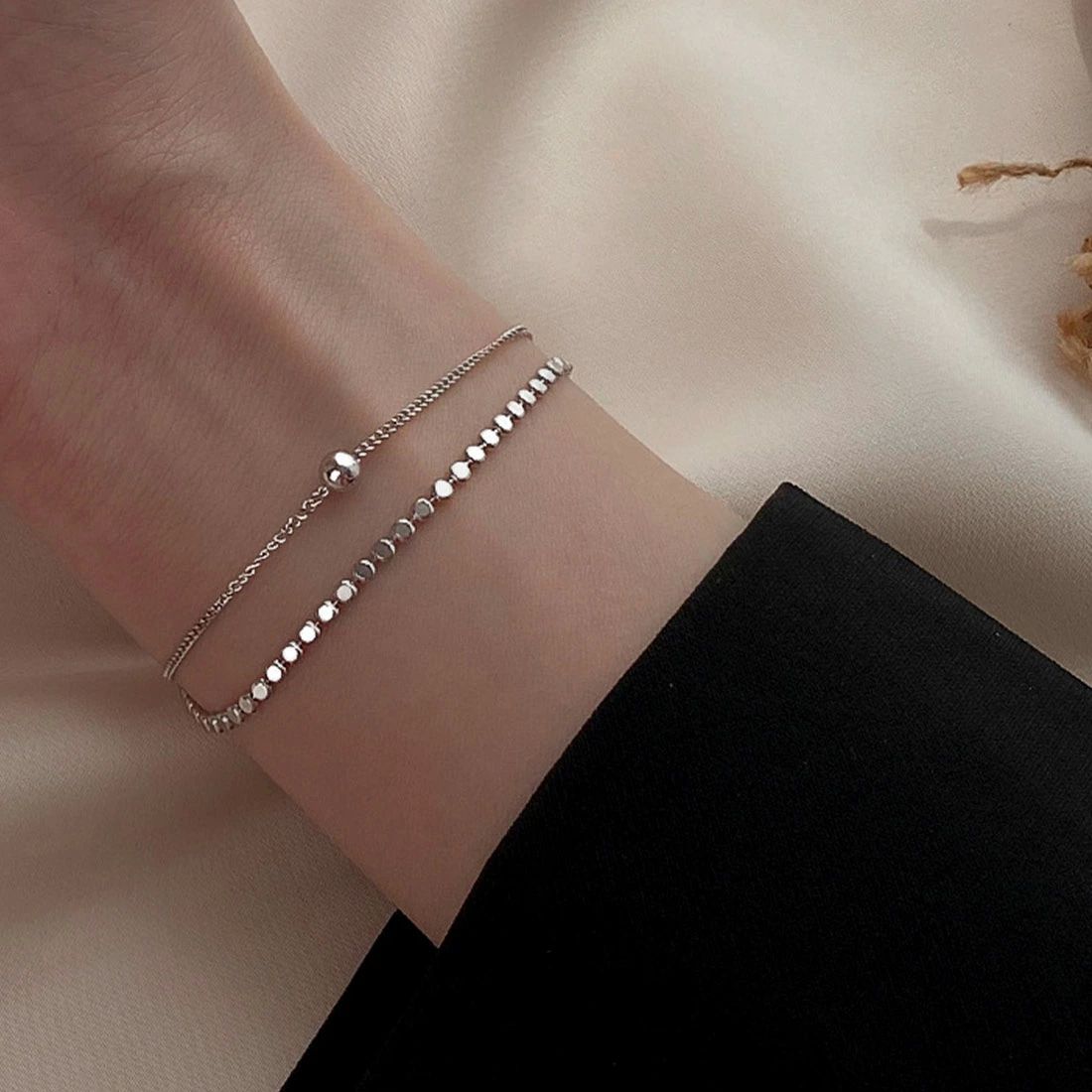 シン デイリー アクセサリー 華奢 繊細 デイリーシーンに頼れるレイヤードブレスレット 存在感 華やか チェーン ボールモチーフ