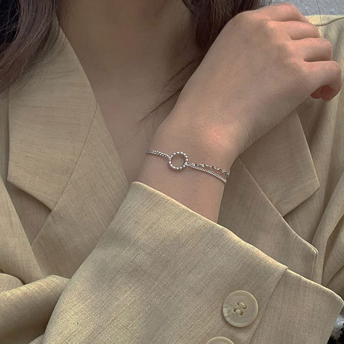 華やか リング オフィスにもぴったりなチェーンブレスレット おしゃれ アクセサリー 繊細 細め 上品 フェミニン 軽やか チェーン