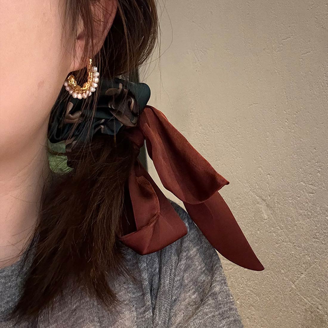 シフォン リボン ヘアアクセサリー バイカラー ヘアアクセ 大人っぽい 上品 華やか オフィスシーンを華やかにするリボンシュシュ