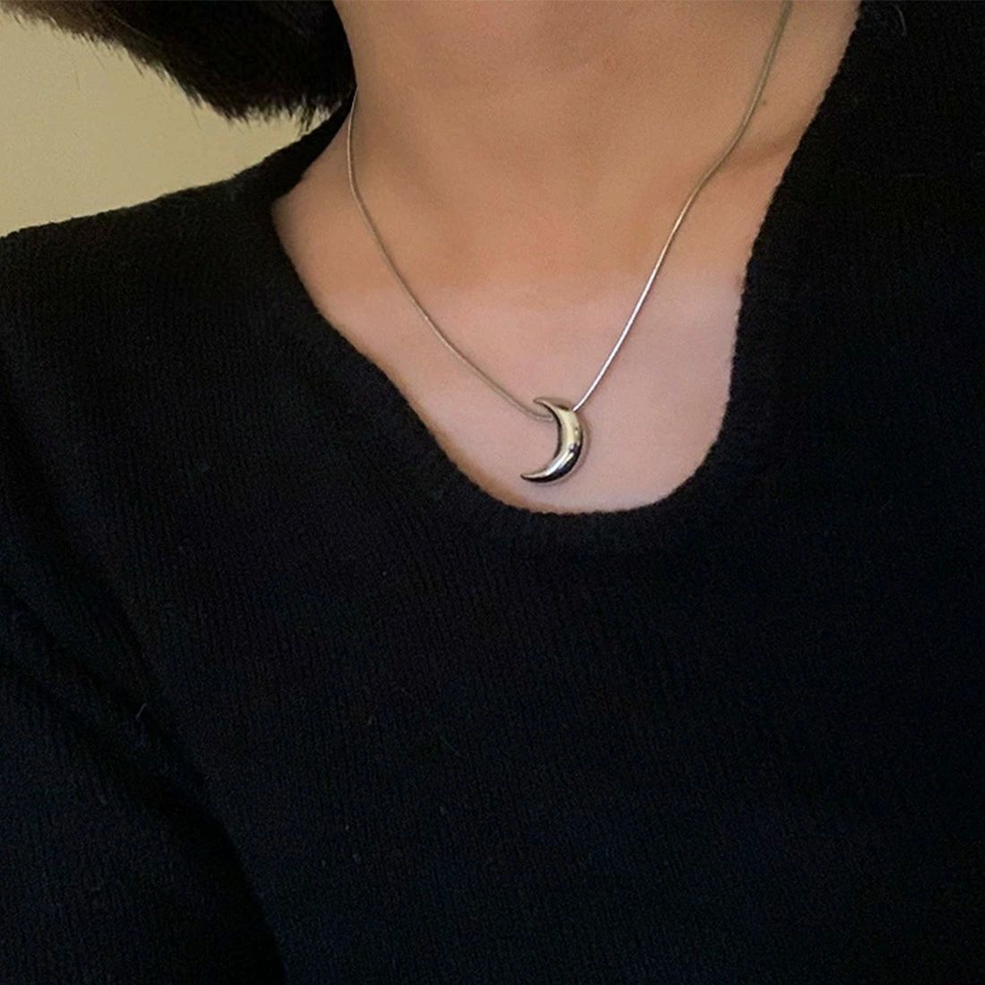 こなれ感 メタル 洗練 お 上品さと遊び心の程よいミックスネックレス シンプル 個性 輝き アクセサリー 大人カジュアル 首元 艶