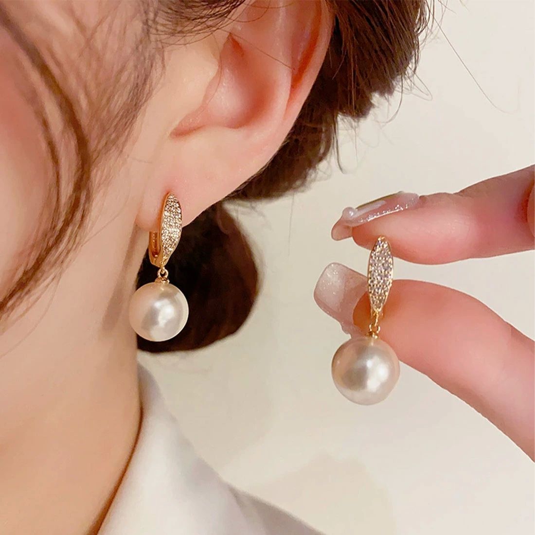 アクセサリー イヤーアクセサリー トレンド ナチュラ 両耳 ナチュラルな女性らしさを引き立てるパールピアス 抜け感 小粒 パール