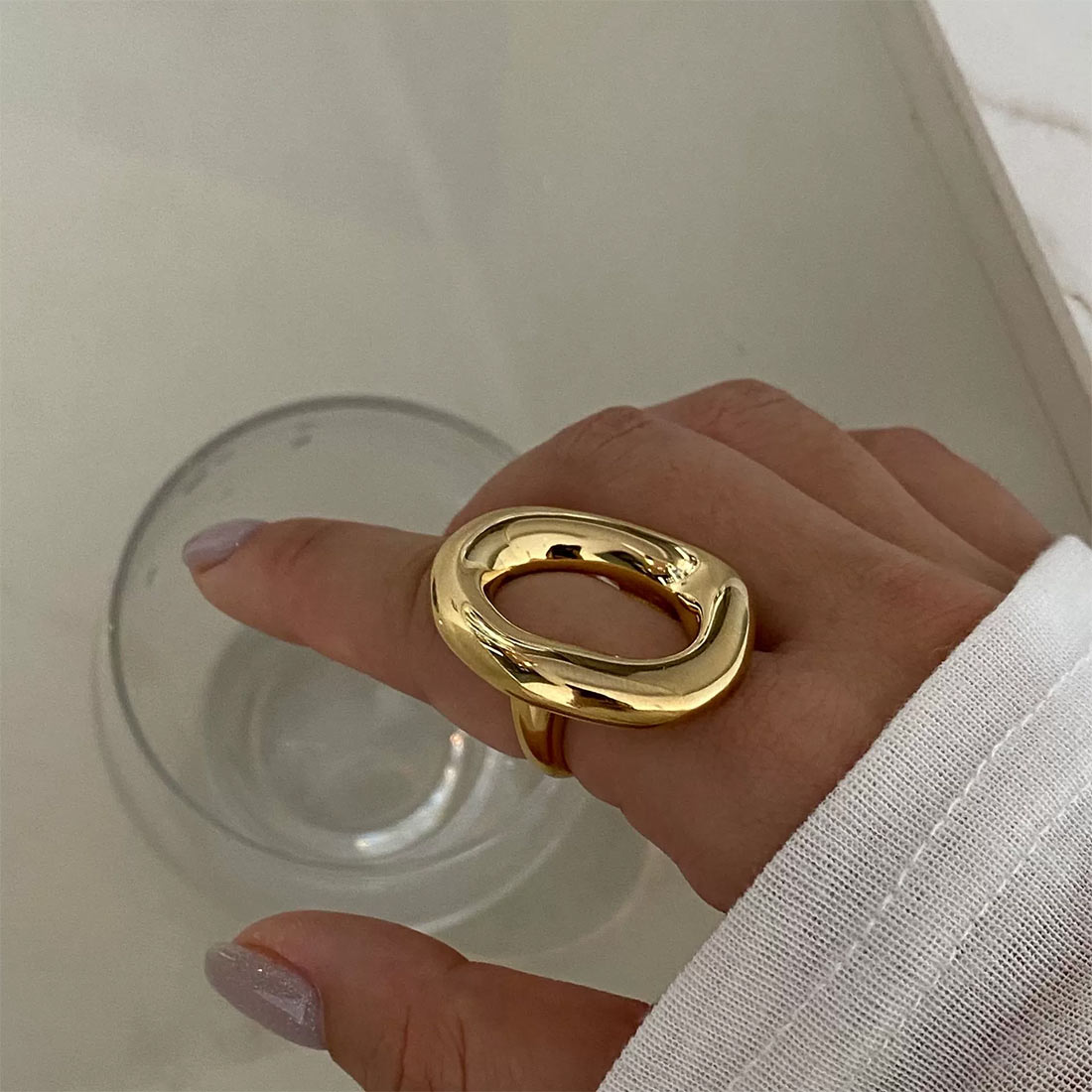 やわらかい曲線で個性輝くメタルリング 輝き おしゃれ メタル 大人こな 大きい アクセサリー 指元 指輪 リング インパクト 個性