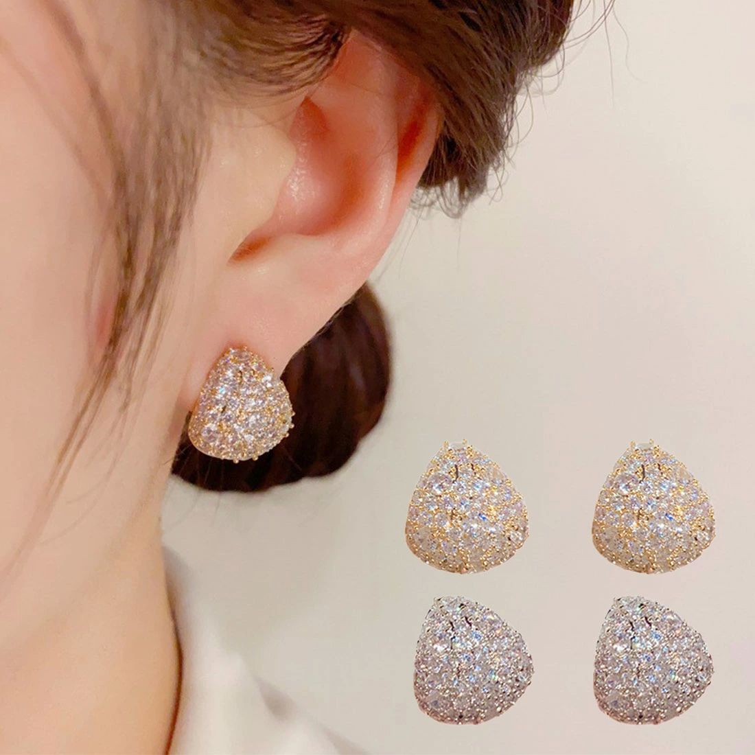 華やか 両耳 トライアングル シャイニーストーン アクセサリー 立体感 丸みのあるトライアングルピアス 耳元 三角形 丸み 繊細