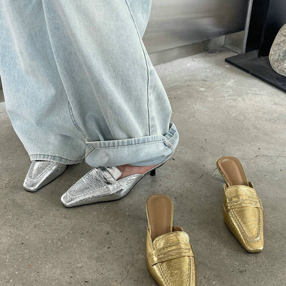 ベ レディースシューズ 光沢感 3cmヒール ローヒール つっかけ ミュール レディース スクエアトゥ 2color ローファーミュール PU