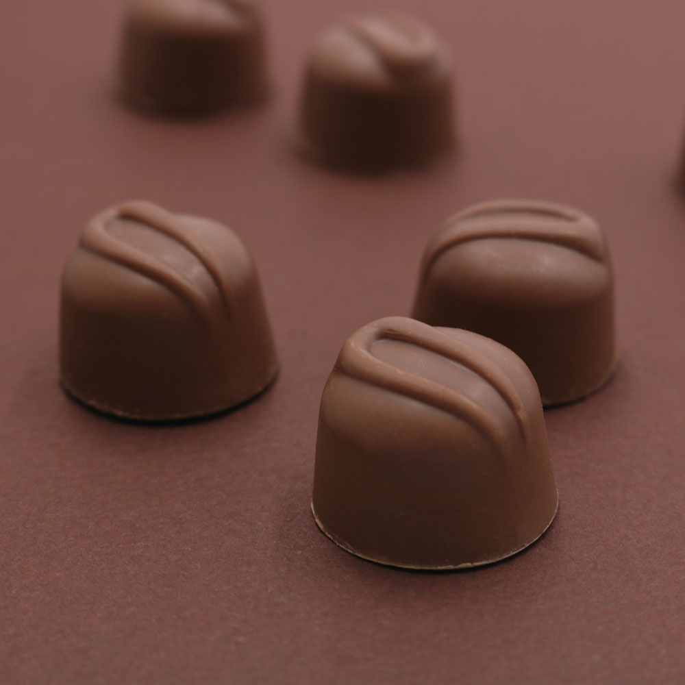 【5400円以上で送料無料】 タヒチ 土産 タヒチ マカデミアナッツチョコレート 1箱 【255137】 sanyodo-10022350 海外&国内土産・旅行用品 三洋堂 サンプル画像2