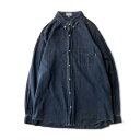 ITEM CODE：rum221004-03 90年代のゲスジーンズの長袖ボタンダウンシャツです。 90年代らしいビッグシルエット 何にでも合わせやすい藍色のデニムシャツ ゆったりとした大きめのサイズ感で90sスタイルにぴったりの商品です。 年代：1990年代 ブランド：GUESS JEANS / ゲスジーンズ 生産国：MADE IN USA (アメリカ製) カラー：藍色 / ダークネイビー 素材：100% COTTON サイズ表記：XL ─ サイズ実寸 ─ 着丈：84cm 身幅：69cm 肩幅：52cm 袖丈：68cm ─ コンディション ─ デニム特有のアタリはあります。 ヨゴレ・ダメージ等の無い非常に良い状態です。 〇当店の古着カテゴリについて 中古から新品、デッドストック DEADSTOCK まで海外の幅広いジャンルの古着を取り扱っております。 3,980円(税込み)以上のご購入で送料無料となります。 〇取り扱いジャンル ストリート アメカジ ミリタリー カジュアル フォーマル トラッド アメトラ アウトドア ワーク アメリカン ヒップホップ HIPHOP B系 B-BOY 〇プレゼントにもぴったり ギフト 贈り物 誕生日 父の日 母の日 敬老の日 クリスマス ハロウィン バレンタイン 就職祝い 入学祝い 進学祝い 新社会人 新成人 成人式 結婚祝い
