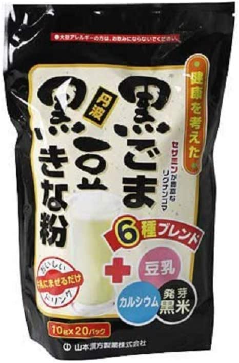 ●製品の特徴 ●きなこをはじめ、丹波の黒豆、セサミン含有の黒ゴマ、カルシウム、発芽黒米、豆乳と6種をブレンドした製品です。 ●牛乳に混ぜるだけで、美味しくお召し上がりいただけます。 ●ほんのりと甘く、とけやすい粉末タイプ ●毎日の健康維持などにお役立てください。 ●甘味料、着色料不使用 ● 青汁又はハチミツ、ヨーグルト、シリアル、寒天粉、その他お好みのものを選んで、ご一緒に混ぜていただくのも魅力的です。 ● 本品は食品ですので、ホット（約30℃〜40℃）でも、アイスでも、またいつ飲まれても構いません。 ● バターとねり合わせ、きな粉バターをパンに。 ● アイスクリーム、ホットケーキ、お餅、だんご、おはぎ、野菜サラダなど、レシピを工夫してください。 【原材料】 大豆、黒大豆（共に遺伝子組替えでない）、黒ごま（リグナン黒ゴマ）、貝カルシウム、発芽黒米、豆乳。 【お召し上がり方】 本品は、通常の食生活において、1日1〜2回を目安にお召し上がりください。 牛乳又は豆乳 約100ccに、本品1パック（10g）の中味を入れ、スプーン又はマドラーにて、すばやく、よくかきまぜてお召し上がりください。 お好みにより、濃さは調整してください。 また、シェーカーにて、シェイクしますと、さらにおいしくなります。 シェーカーのない方は、広口のペットボトルをご利用ください。 ご使用の際にはキャップをしめて注意してご利用ください。 熱湯でのご使用はおひかえください。 区分：栄養補助食品 【ご注意】 ※本品は多量摂取により疾病が治癒したり、より健康が増進するものではありません。 ※1日の摂取目安量を守ってください。 ※体質や体調により合わない場合は摂取をお控えください。 ※薬を服用あるいは通院中の方は、医師・薬剤師などにご相談ください。 ※パッケージデザイン等が予告なく変更される場合もあります。 ※商品廃番・メーカー欠品など諸事情によりお届けできない場合がございます。 販売元：山本漢方製薬株式会社 商品に関するお問い合わせ先 電話：0568-73-3131 受付時間／平日9:00〜17:00 （土日祝除く） 広告文責：有限会社シンエイ 電話：077-544-5855