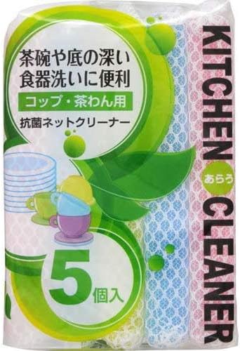 商品説明 ●コップ・茶わん用クリーナー ●細やかな網目のネットで、食物カスが入りにくく衛生的です。 ●ヨコに2つに折ると、皿、茶わん等の食器洗いに、タテ長に折るとコップ等の底が深い食器を洗うのに便利です。 ●スポンジ部分には、抗菌加工を施しています。 ※パッケージデザイン等が予告なく変更される場合もあります。 ※商品廃番・メーカー欠品など諸事情によりお届けできない場合がございます。 販売元：東和産業株式会社 所在地：〒642-0034 和歌山県海南市藤白759番地 商品に関するお問い合わせ先 電話：073-482-4421 受付時間／平日9:00〜17:00 （土日祝除く） 広告文責：有限会社シンエイ 電話：077-544-5855