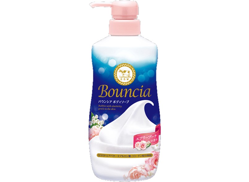 製品の特徴 ●牛乳石鹸の濃厚クリーム泡でうるおい守る 保湿成分を含んだ牛乳石鹸史上最高※1の濃厚クリーム泡がうるおいを守りながら摩擦を防ぎ、洗い上がりしっとりなめらか。 全身を包み込む保湿泡※2と、上質感と清潔感のある香り。 いつものお風呂が、心地よいご自愛時間になりますように。 ※1 牛乳石鹸社ボディソープ史上　 ※2 保湿成分を含んだ泡 ※このボディソープは液体で出るタイプです。 ※最初から泡で出るタイプではありません。 ●華やぐエアリーブーケの香り 華やかなフローラルブーケを中心に、みずみずしいフルーティを加えた、上品で軽やかなフローラルの香りです。 ●保湿成分配合 セラミド・シアバター・ヒアルロン酸・コラーゲン 成分表 水、ミリスチン酸、ラウリン酸、パルミチン酸、水酸化K、ジステアリン酸グリコール、塩化K、香料、セラミドNG、ヒアルロン酸Na、加水分解コラーゲン、シア脂、コカミドMEA、コカミドプロピルベタイン、ラウリルヒドロキシスルタイン、ラウレス硫酸Na、PEG−75、PEG−9M、PEG−20M、PEG−115M、ポリクオタニウム−7、ポリクオタニウム−50、ステアリン酸、グリセリン、EDTA−2Na ※商品の改良等で成分が変更になることがあります。 必ず実際の商品表示をご確認ください。 ※パッケージデザイン等が予告なく変更される場合もあります。 ※商品廃番・メーカー欠品など諸事情によりお届けできない場合がございます。 販売元：牛乳石鹸共進社株式会社 所在地：〒536-8686 大阪市城東区今福西2丁目4番7号 商品に関するお問い合わせ先 電話：06-6939-2080 受付時間／平日9:00〜17:00 （土日祝除く） 広告文責：有限会社シンエイ 電話：077-544-5855