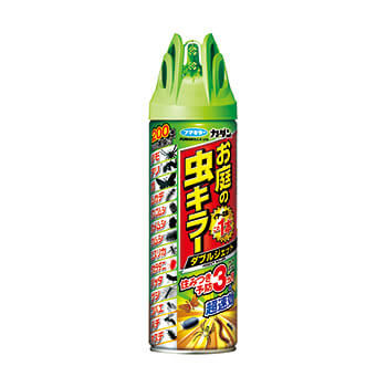 製品の特徴 ●はう虫も飛ぶ虫も超速効退治！ クモやアリ、ムカデなどのはう虫から、ガやカメムシなどの飛ぶ虫まで200種以上※の害虫に効果を発揮。超速効殺虫成分の働きで、お庭のイヤな虫をすばやく退治します。 ※適用害虫の詳細は、下記の「適用害虫表」をご確認ください。 ●長期間住みつかせない！ 残効性に優れた新殺虫成分の配合により、住みつき予防効果がアップしました。 虫が住みつきそうな場所にあらかじめスプレーしておけば、住みつきを3ヵ月※予防できます。 ※クモ、アリ、ムカデ、ダンゴムシ。 雨がかからない条件で使用方法通り処理した場合。期間は使用環境により異なります。 ●庭木や花壇の近くでも使える！ 舞い散りが葉についても薬害が出にくい処方のため、庭木や花壇の近くでも安心して使えます。 ※有効成分：ピレスロイド（イミプロトリン、ビフェントリン） 適用害虫 クモ、アリ、ガ、ムカデ、ダンゴムシ、カメムシ、ケムシ、ユスリカ、タカラダニ、バッタ、ゲジ、コバエ、ハチ、ヤスデ 他 ※パッケージデザイン等が予告なく変更される場合もあります。 ※商品廃番・メーカー欠品など諸事情によりお届けできない場合がございます。 販売元：フマキラー株式会社 所在地：〒101-8606 東京都千代田区神田美倉町11 商品に関するお問い合わせ先 電話：0077-788-555 受付時間：平日9:00〜17:00 （土日祝除く） 広告文責：有限会社シンエイ 電話：077-544-5855