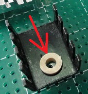 トランジスタ取付用ブッシュ　ねじ直径φ2.5mm　トランジスタ穴　直径φ3mm　外円φ6mm　円柱高さ　2.5mm　10個入＜con-872＞