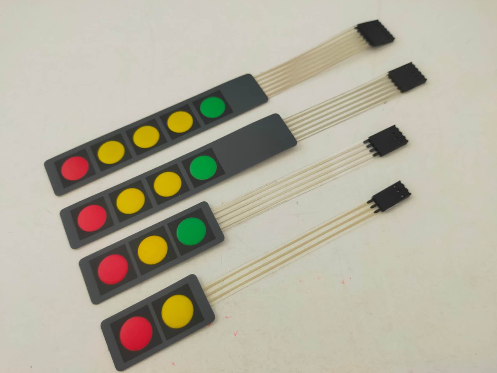 メンブレンスイッチ　膜スイッチ　3個スイッチ　赤・黄色・黄色・緑　1個入　＜kit-177＞