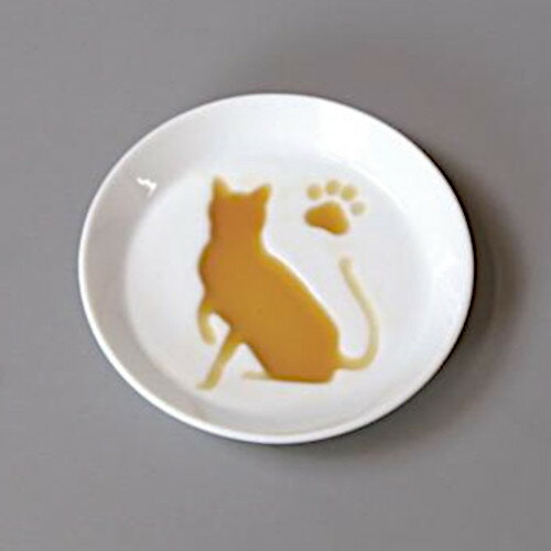 《在庫品》絵柄が浮き上がるお醤油皿　白磁　白い食器　ねこ 猫 キャット 日本製 美濃焼 おしゃれ 〔お取り寄せ商品〕