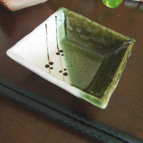 (欠品中入荷未定)和の器 和食器 絵織部 梅 角小皿 小鉢 深皿 モダン 小付 美濃焼 日本製 食器 おしゃれ 〔お取り寄せ商品〕