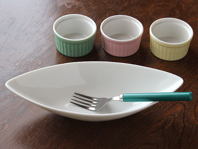 【アウトレット】白い食器 カフェ風 ボートボウル ※ガタ付き、焼色ムラ、鉄粉などあり / オーバル 楕円..