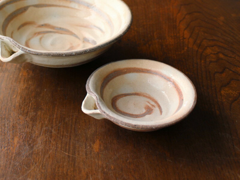 【アウトレット】《手造り》粉引 荒刷毛目 片口千代口 [Φ9.5cm] / 手づくりの器 和食器 土物 和食 小付 珍味小鉢 醤油 ソース タレ入れ 薬味入れ 業務用