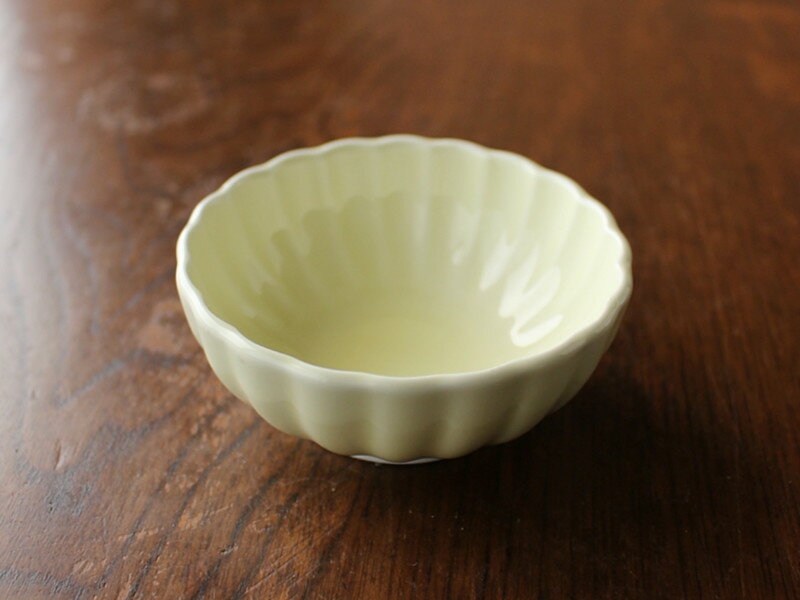 【アウトレット】黄色菊型 丸小鉢 8cm / 和食器 かわいい 菊割ミニボウル 花型 豆鉢 珍味 小付 レモン..