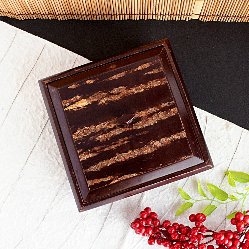 【アウトレット】桜皮製 角菓子器（フタ付） / 工芸品 雑貨 菓子器 菓子箱 木箱 箱 お菓子入れ 小物入れ 蓋付き 木製 木の入れ物 レトロ 伝統工芸品 桜皮 日本製 アウトレット 高級 sara-miki-10009044 サラーミキ サンプル画像3
