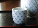 【アウトレット】手描き網目 ぐい呑み / 日本酒 酒器 和風 和柄 古典文様 染付 藍 網目模様
