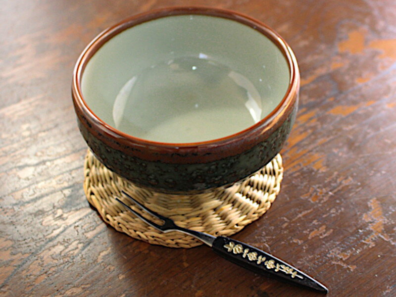 【アウトレット】茶ふちライン緑駒型3.3寸鉢