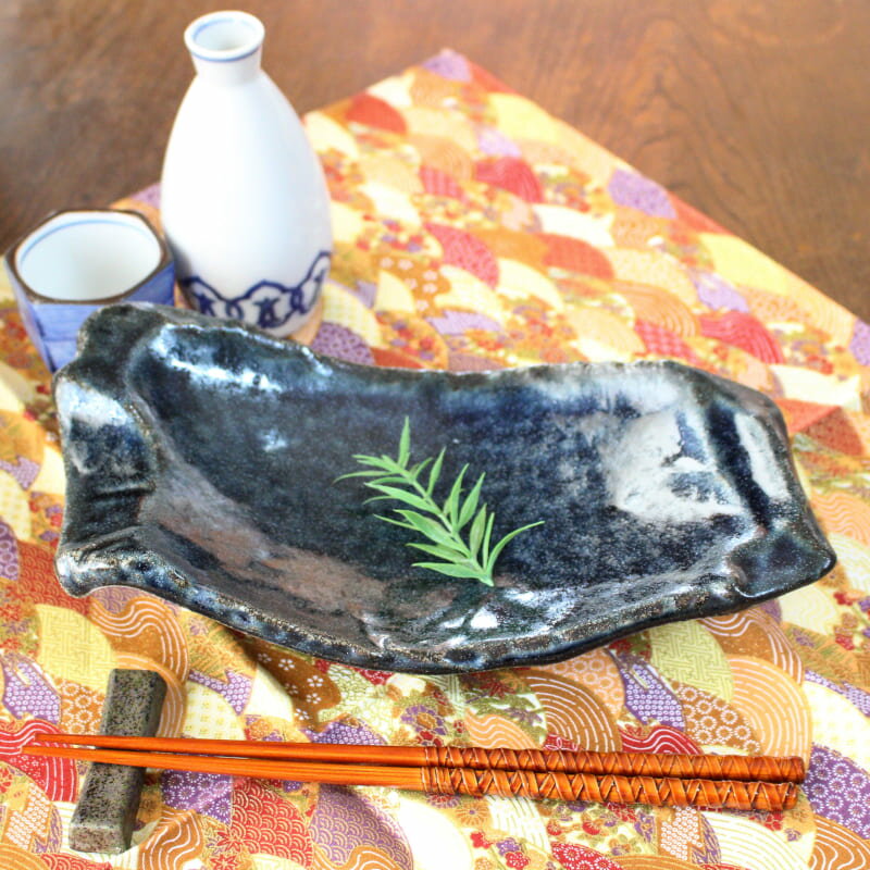 【アウトレット】窯変紺三つ足 変形皿 ※ツヤ有無おまかせ / ネイビー 三脚 焼き物皿 魚 お刺身 西京焼..