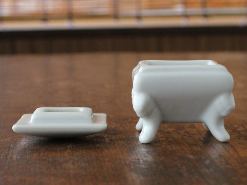 【アウトレット】白磁 脚付きミニ小物入れ 正角...の紹介画像3
