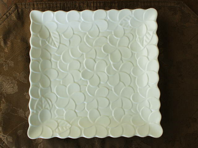 【アウトレット】マットパステル 花彫 スクエアプレート 24.5cm ※鉄粉目立つ / プルメリア 正方形 ワン..