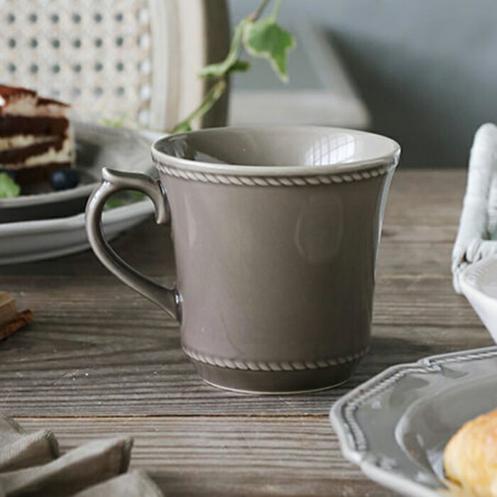 マグカップLien グレー350ml // マグカップ マグ ティーカップ コーヒーカップ コップ カップ コーヒー 紅茶 陶器 美濃焼 日本製 洋風 クラシック アンティーク風 フレンチ シック ギフト ラッピング サラグレースのサムネイル