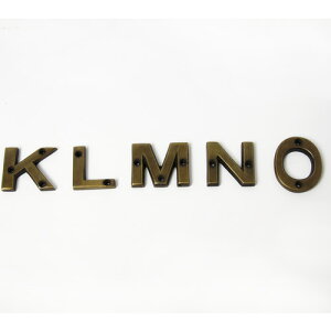 真鍮合金で出来た、アルファベットプレート・KLMNO【メール便OK】ブラスレイター、表札、名札、イニシャル