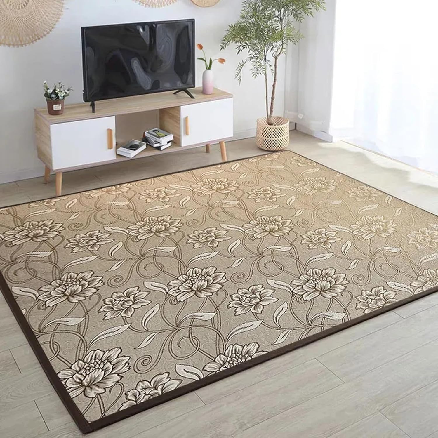 　　　 -------商品詳細------- 【藤で編み模様】こちらのラグは藤の糸を一部横に、もう一部を混ぜて、縦に織ることで、立体感のあるヘリンボンに仕上げました。ザックリと織っているため、柄がはっきりとしています。色糸の配分によって立体的なグラデーションに。インテリアの邪魔をせず、どんなお部屋にも馴染みやすいので、いろいろなスタイルを楽しみたい方にも長く愛用していただけます。 【優れた保温・断熱効果】い草の茎はスポンジ構造となっており、たくさんの空気を含んでいるため、保温や断熱効果があります。い草は湿気が多いときには吸収し、乾燥すると放出しますので、調湿効果もあります。 【幅広なヘム加工】大きめに折り返した幅広ヘム仕様。コントラストを効かせた縁取りで、高級感も添えて、オシャレ感を演出します。 【お手入れ簡単】日常は掃除機で掃除することができます。簡単な汚れでしたら、濡らした布なのでさっと拭き取ると簡単に汚れが落ちます。丸洗い可能ですので、ペットや小さいお子様がいらっしゃるご家庭でも汚れを気にせず安心してご使用いただけます。 【使用体験｜折りたたみ＆メンテ簡単】 軽量設計の折りたたみ畳マットは女性でも簡単に持ち運び・収納可能。使わないときはサッと畳んでコンパクトに。表面は汚れが付きにくく、サッと拭くだけでお手入れ完了。忙しい現代人の暮らしに寄り添う、ストレスフリーな使い心地です。説明 ■【様々なシーンにおすすめです！】 ?夏はエアコンによる冷え過ぎをカバーし、冬はホットカーペット・床暖房対応、梅雨時に問題なく使用しています。 ?通気性と放熱性に優れ、長時間使用しても蒸し暑くなく、一晩中22℃-25℃の快適な睡眠温度を維持しています。 ?ベッドの辺、玄関、和室や客間、リビング、ダイニングなどの人が集まる空間や、プライベートルームといった落ち着きを演出する空間など、どのお部屋にもぴったりです。 ?いぐさラグはひんやりと冷たい涼感ラグとして使用することができます。そのため、夏用ラグとして使うことができます。夏ラグとして自然なお部屋づくりをすることもでき、 ?フローリングに敷くことで、洋室の中に和室を作ることもできます。和モダンな雰囲気も作ることができます。リビングや客室のような、和風テイストをお部屋に取り入れたい場合にオススメの商品です。 ?出窓、バルコニー、茶室、リビングなどさまざまなスペースに完璧に馴染みます。禅風のティーテーブルの粋な雰囲気にも、モダンな民泊の玄関にも自然に溶け込みます。 ?厚手の素材は、猫の爪痕防止の敷物としてだけでなく、キッチンの入り口で油汚れを防いだり、寝室のベッドのそばで柔らかい触感を提供したりと、用途が広がります。 ■【メリット】 ?置きたい場所に合わせて大きさを調整することができ！ ?マットを1枚敷くだけで、日常の中の小さい傷や汚れから大切な床を守り！ ?清掃簡単・繰り返し使用でき；洗濯機で丸洗い、汚れたらサッと洗っていつでも清潔！ ?長い梅雨の日でも大雪の日の中でもフロア汚れを最小限に抑えます ?カーペット表面の凸凹が屋内に持ち込みたくないホコリ汚れや水などをしっかり捕らえ、吸収 ?吸音性が高い、様々なところに適しています ?滑り止めに優れ、安全に使えます ■【ご注意】 ?素材特有の匂いがある場合がございます。そのままに開けて、（2-5日）しばらく後自然に匂いがなくなります！ ?安心サービス：万が一商品が問題あるなら、すぐにご連絡ください, 必ず満足できるアフターサービスを提供いたします。