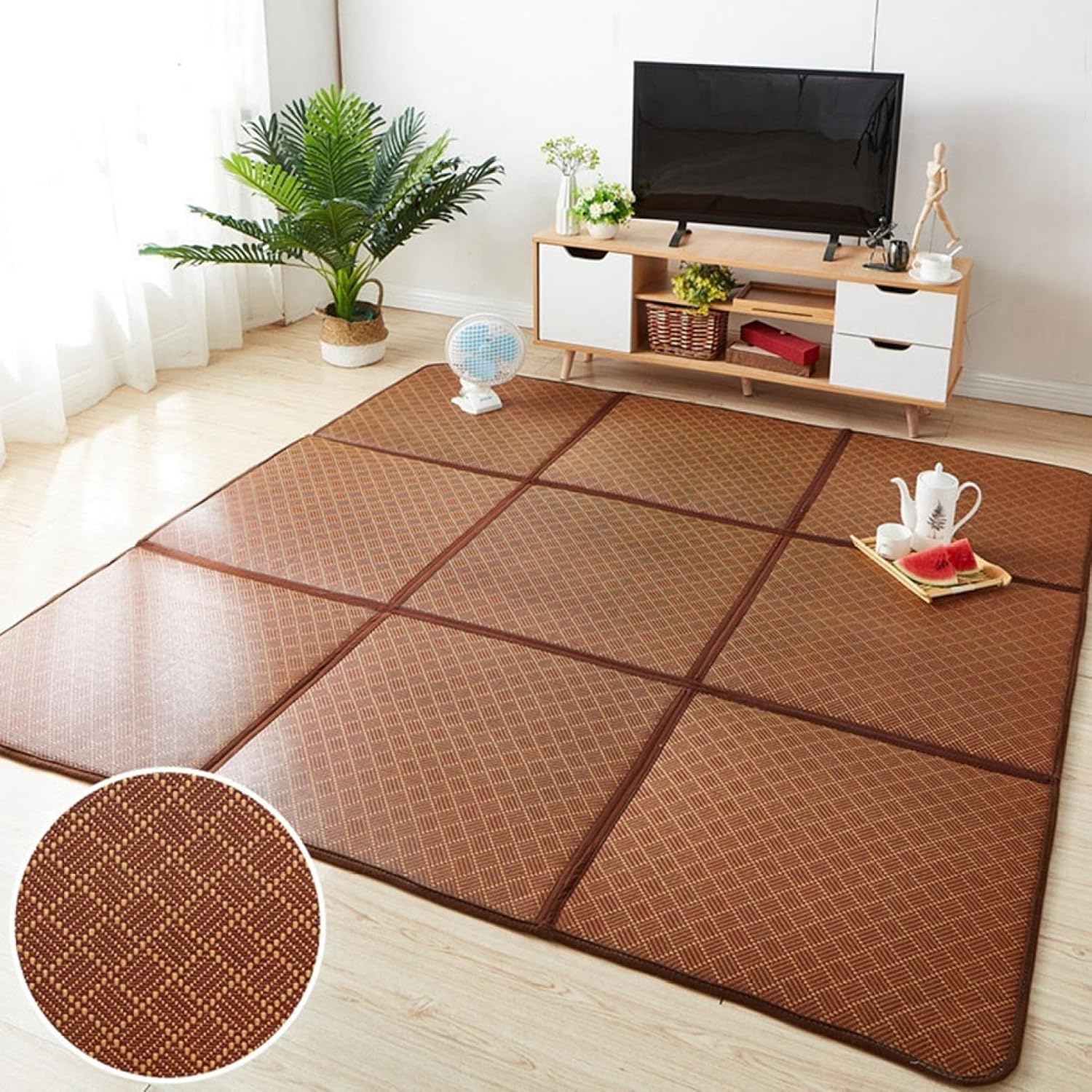 　　　 -------商品詳細------- ?安全材質使用：子供にやさしい無毒無臭のXPE高密度安全素材を使用するベビーマットです。ホルムアミド、フタル酸、BPA、または鉛が含まれていません。ハイテクノロジ・コーティング技術も生かして、柄色の褪色がしません。子供の皮膚がマットに直接接触しても大丈夫です。ゲームマットは一年中使用できるので、誕生日や出産の贈り物として家族や友だちに与えることをお勧めします。 ?防水防湿/騒音緩和：水で濡れた布だけで、ベビーマット表面の液体や汚れなどサッと拭き取れます。また、走ったりジャンプしたりしても、周囲や階下に音が響きません。 ?両面使用可：ベビープレーマットは両面が面白いパズルのデザインで、赤ちゃんの想像力と認知能力を刺激することができます。可愛い動物を見て指で触れて、子供がきっと好きになり、自分で遊ぶことも楽しめます。 ?様々なシーンで活躍：お子様のお遊びマットとして、おむつ替えやごろ寝、ママのラグマットとしても使えます。ピクニックに行くときにピクニックマットとして使用することもできます。そしてパターンはかわいい、写真を撮るときに背景壁として使うこともできます。プレイマットのパターンは、おむつ替えやごろ寝、ママのラグマットとしても使えます。ピクニックに行く時にピクニックマットとして使用することもできます。その可愛さで、背景壁として写真を撮るときに使うこともできます。 ?アフターサービス：すべての製品は出荷前に全面的なテストと検査を行います。もし製品に問題があったり、疑問があったら、すぐに連絡してください。弊社の製品は2ヶ月の完全な保証を提供して、商品を交換するサービスを提供します。製品については何の問題があれば、｢注文履歴｣の所で弊社までお気軽に問い合わせください。説明 ★素材：XPE素材 折り畳み式　両面使用可能　撥水　防油　防小便　収納便利　拭ける マットの上での暖房器具の使用、及び床暖房の使用は避けて下さい。 重量物を載せますと、マットが凹み変形する恐れがあります。 開封時、マットに生産上カットする際に生じた粉末が付着している場合がございます。身体に害はございませんが、一度綺麗に水拭きしてからご利用下さい。素材特有のにおいがあります。気になる場合は、風通しのよい場所で1、2日、陰干ししてください。 照明具合等により、実際の商品と多少お色味が異なる場合がございます。 サイズが表示より多少（1〜3cm）の誤差が生じる場合がございます。ご了承ください。