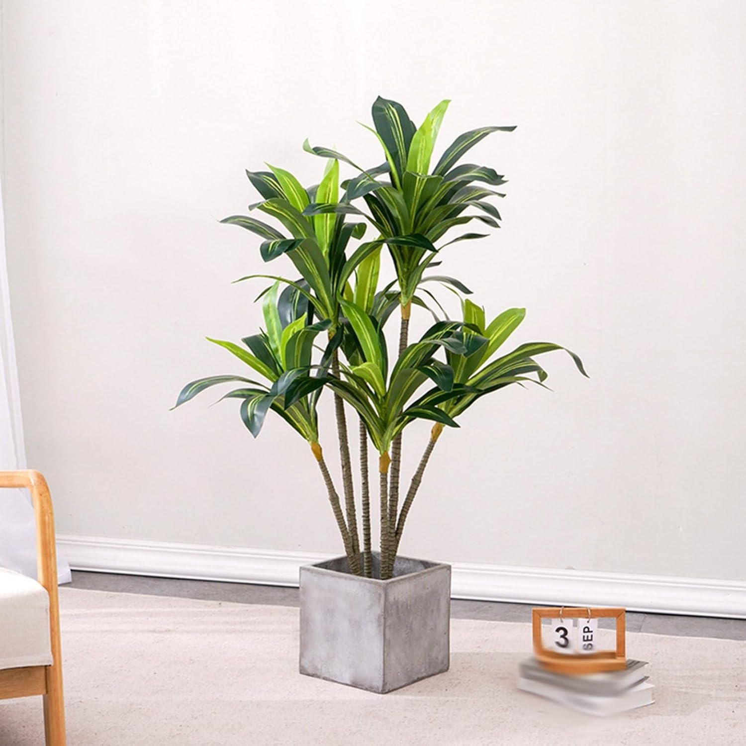 フェイクグリーン 竜血樹 ドラセナ 花カゴ リアル 人工観葉植物 インテリアグリーン 人工葉っぱ 大型緑葉 本物そっくり 観葉樹 簡単世話いらず 枯れない デコレーション フラワーギフト 事務所