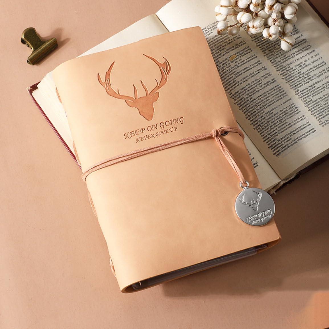 ビンテージレザーノート ヴィンテージ A6 手帳 ラベルジャーナル ノートダイアリー 表紙デザイン:無地 男性と女性のための弾性ストラップと毎日のメモ帳カバー ...