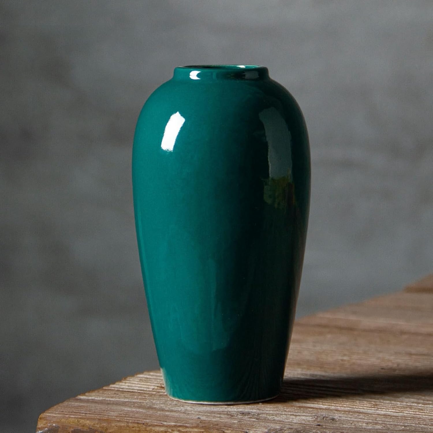 　　　 ◆◇◆売れている秘密◆◇◆ 「安定性あり」フラワーべースの底が厚く、重くなっているので安定感があり、滑りにくく持ちやすいです。 「高品質」高品質セラミックスは、手作業+高温焼成プロセスで作られ、質感は繊細で光沢があり、耐食性に優れています。あなたの花に安全で快適な家をあげます。 「生け花」干花はもちろん、水生植物、生け花、造花なども活けられ使いも素敵なんです。ワサーっと生けても可愛いです！ 「大人気&amp;デザイン」シンプルに精巧なデザイン、エレガントな外形で、この花器はお花を引き立てます。花瓶の口は、手を傷つけないように滑らかに磨かれています。花と組み合わせて、シンプルさと贅沢さを高めましょう。生け花愛好者たちに大人気です！ 「素敵なインテリア」窓辺、玄関、寝室、書斎、リビング、ダイニング、食卓、テーブル、棚の上などさまざまな場所にお好みの花を飾りましょう。ご自宅用にはもちろん、お花とセットでお誕生日・お祝いのギフトにするのもおすすめです。 　　　◆◇◆注意事項◆◇◆ご覧のモニターの環境、撮影環境により実物と色味が異なって見える場合がございます。湿った状態で他のものと擦り合わせると色が移る恐れがあります。濃色品の洗濯時は、白色、淡色と分けて洗ってください。説明 【ブランド】Sakunaca（※商標【6547062】）北欧スタイルの花瓶:お好きなところに飾って花を挿し、人生を飾ります。職人の手作りによる高品質の花瓶で,リビングルームに、和室や客間に、オフィスに、寝室に、玄関に、書斎に・・・シーンを選ばず、どんなお部屋も華やかに彩ります。 【利点】--円柱の体、安定感が強いです。--周りのインテリアを適している。--セラミックス 、健康と安全性があります。--経済的で、美しく上品な物です。 【注意事項】※お花は商品に含まれません。※お使用いのモニターや部屋の照明により実際の商品とは色味が異なる場合があります。ご了承ください。※ハンドメイドのため、サイズ多少の誤差はご了承ください。