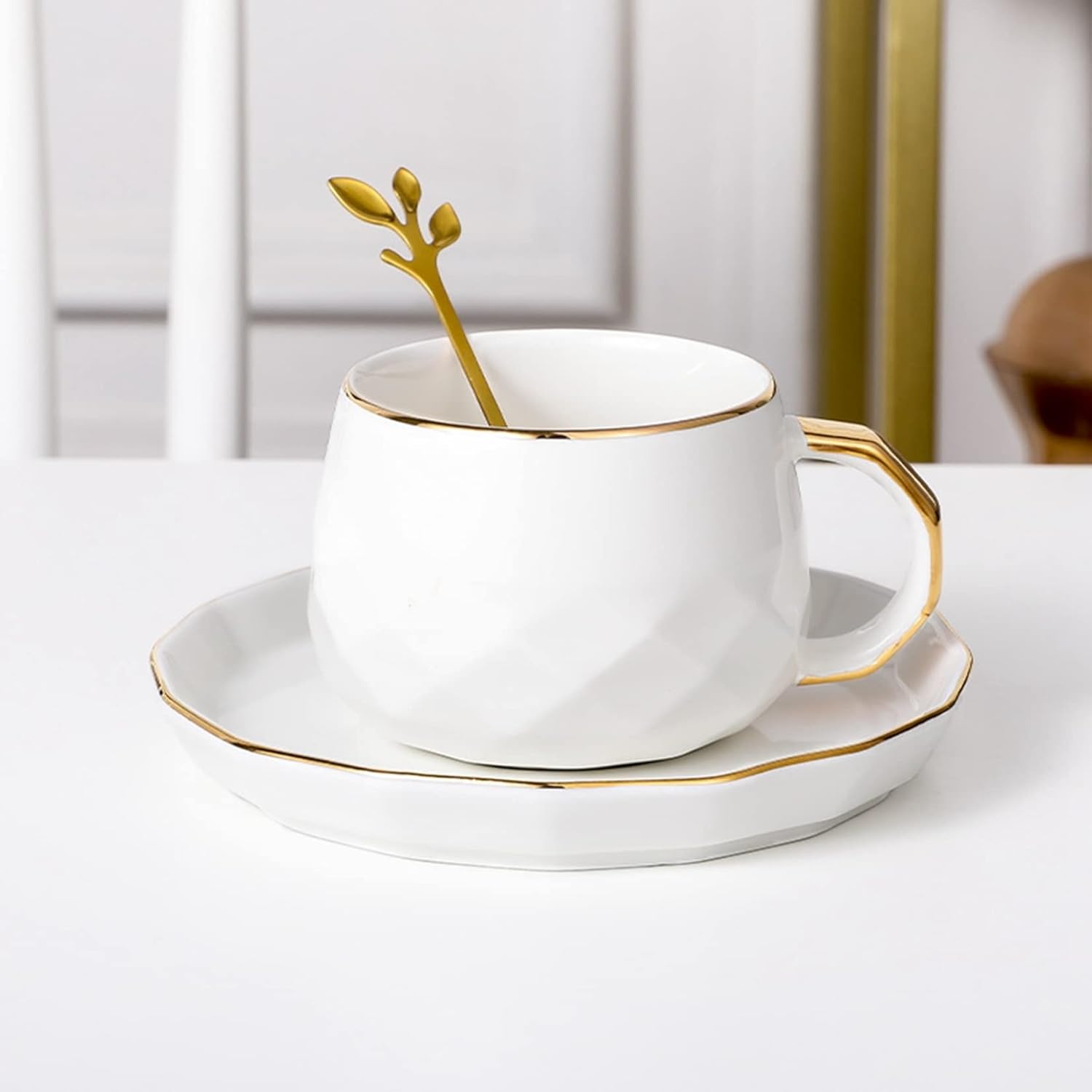 1客セット コーヒーカップ ソーサー ティーカップセット ゴールデンリム 無地 ドリンクカップ 北欧風 食器 コーヒーマグ 来客用 自宅 母へ 彼女 パーティー用 アフタヌーンティー 花茶 工芸茶 お