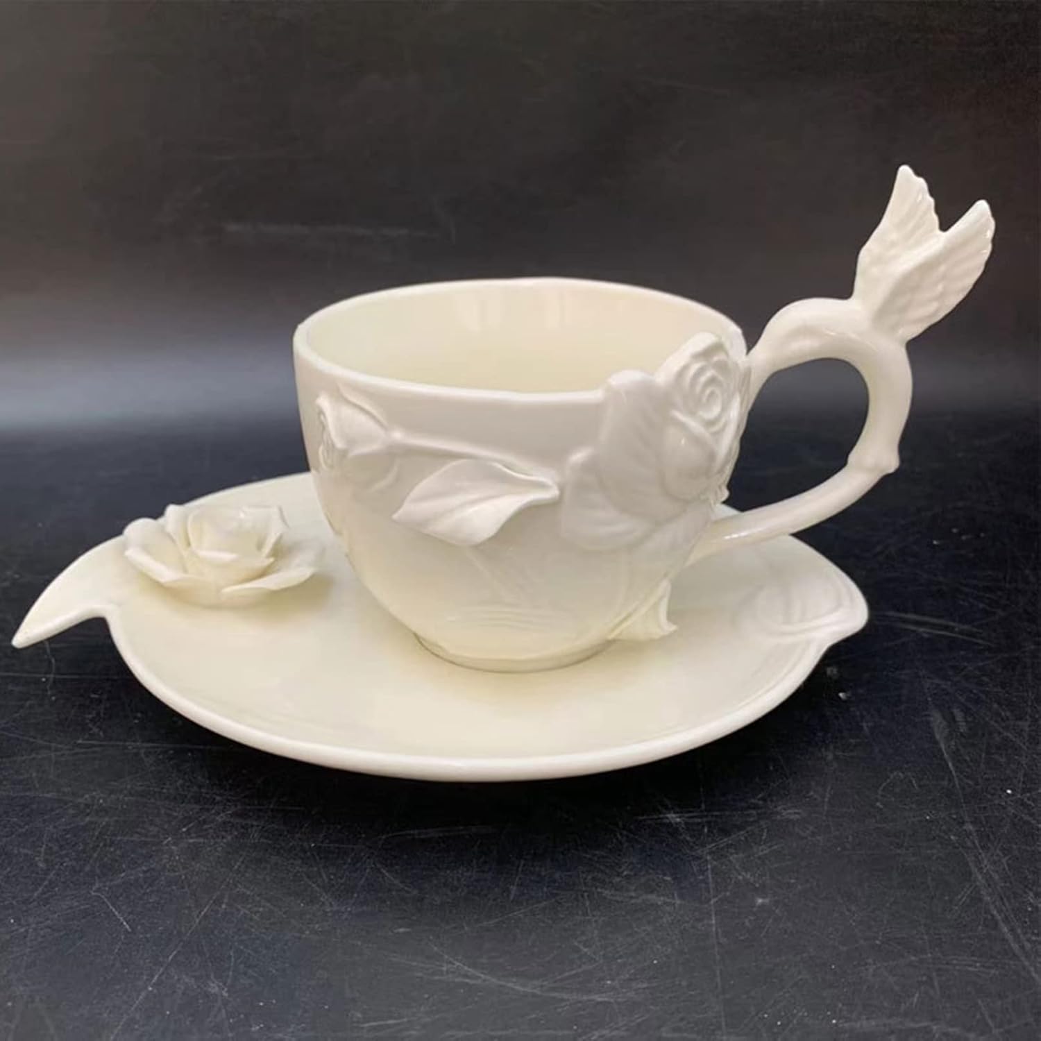 1客セット カップ＆ソーサー 皿 浮き彫り ティーセット 陶器 ドリンクカップ フランス風 食器 コーヒーマグ 来客用 自宅 母へ 彼女 パーティー用 ギフト 個性 ミルクティー 紅茶 コーヒー エレ